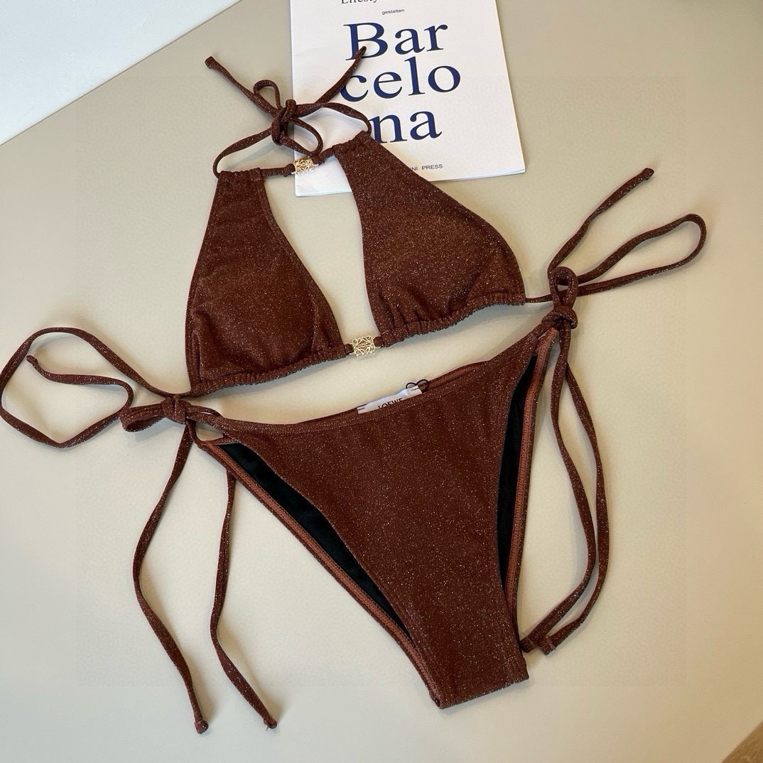 ¥
罗意威LOEWE新款比基尼泳衣👙❤️😍🥰适合多种场景的游泳衣🏊‍♀️海边 游泳池 温泉 水上乐园 漂