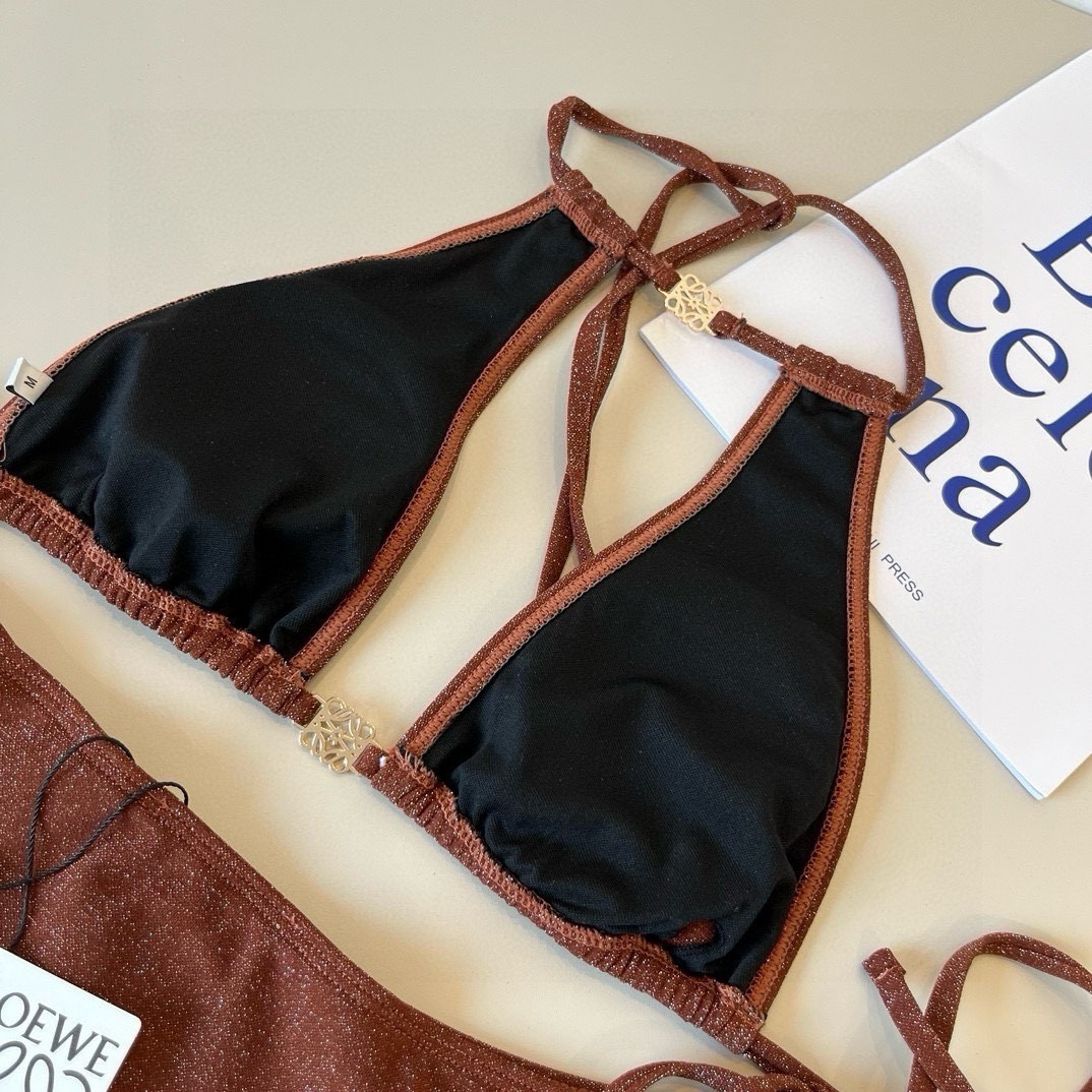 ¥
罗意威LOEWE新款比基尼泳衣👙❤️😍🥰适合多种场景的游泳衣🏊‍♀️海边 游泳池 温泉 水上乐园 漂