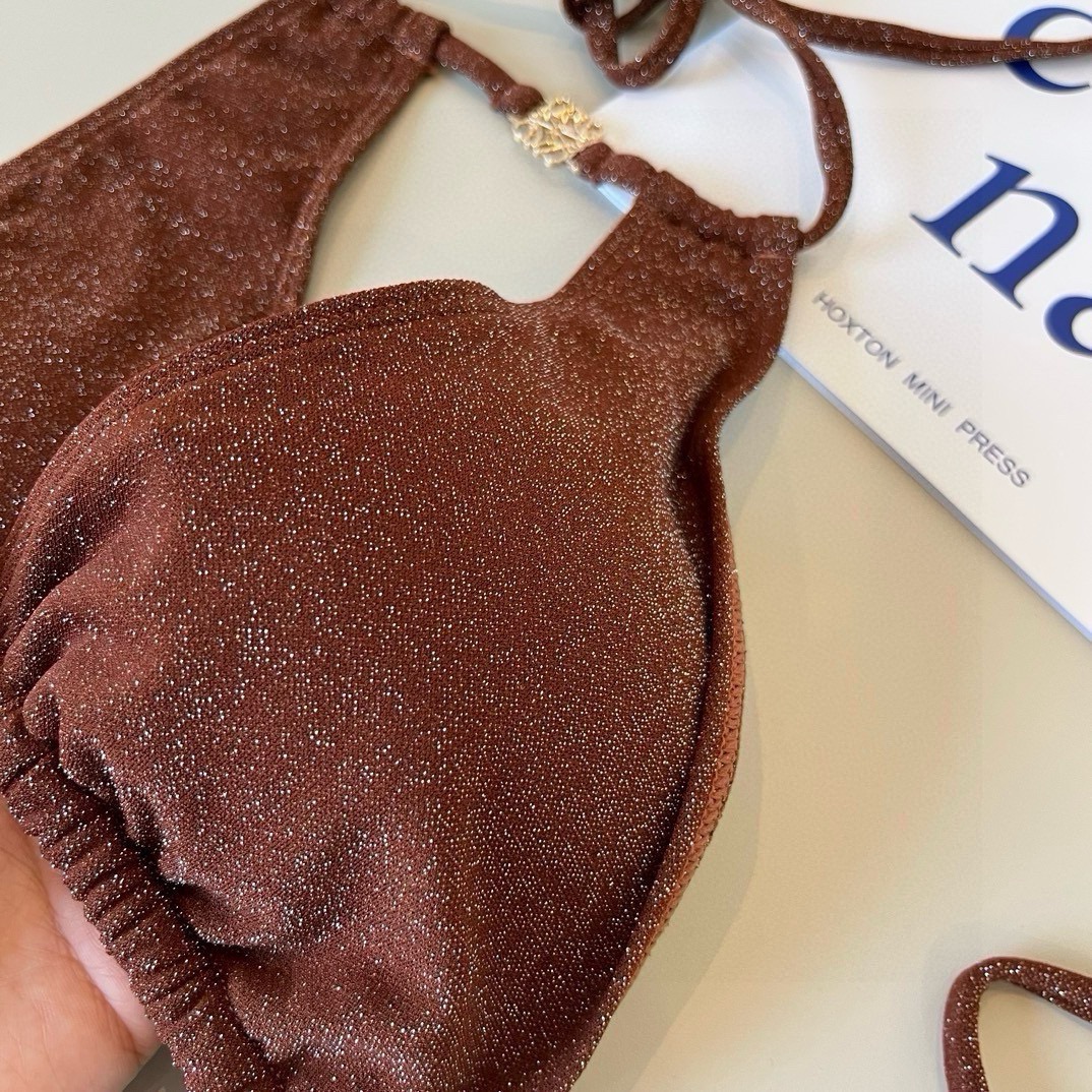¥
罗意威LOEWE新款比基尼泳衣👙❤️😍🥰适合多种场景的游泳衣🏊‍♀️海边 游泳池 温泉 水上乐园 漂