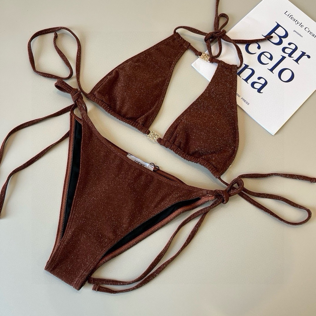 ¥
罗意威LOEWE新款比基尼泳衣👙❤️😍🥰适合多种场景的游泳衣🏊‍♀️海边 游泳池 温泉 水上乐园 漂