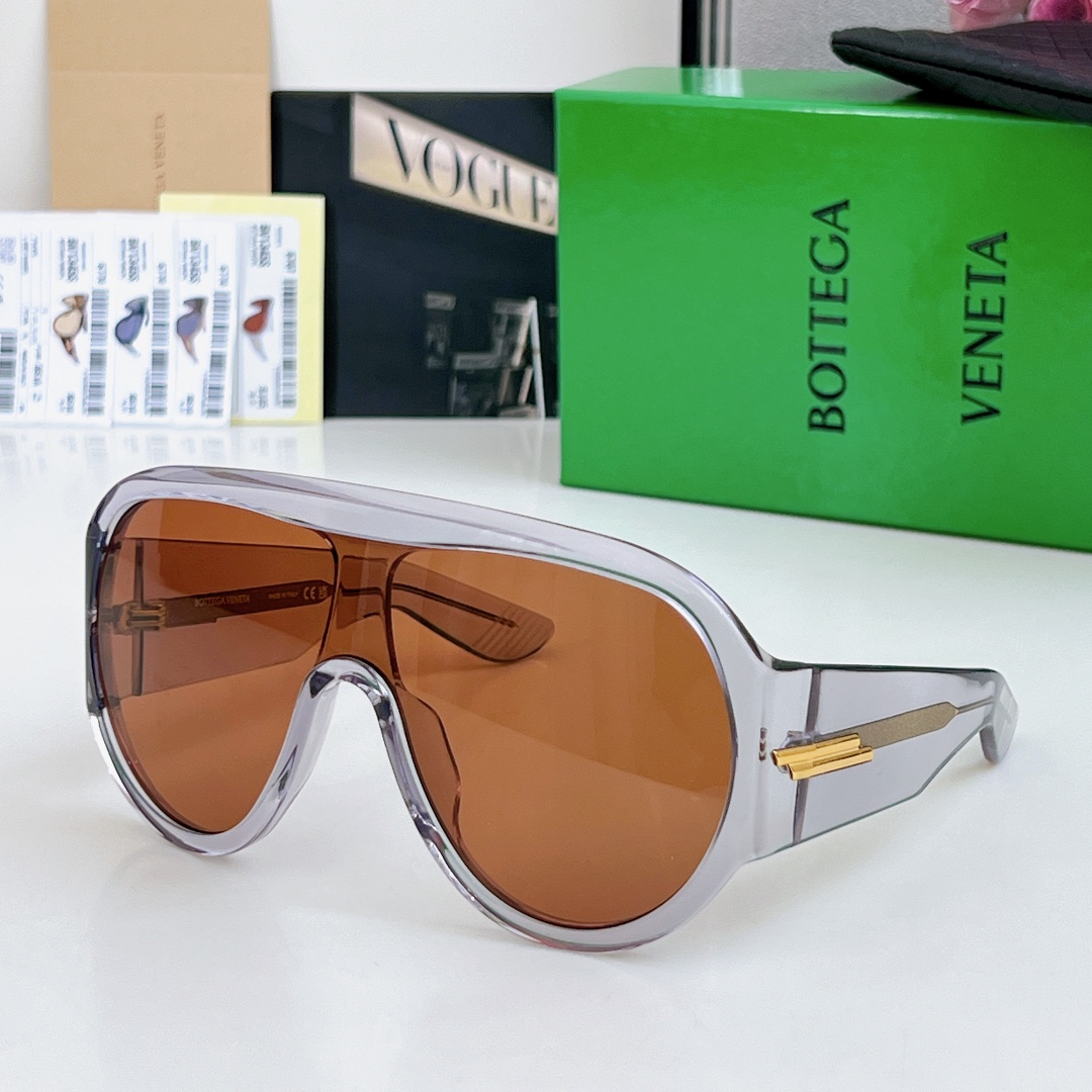  齐色
超酷大风镜 巨显脸小
BOTTEGA VENETA
MOD：BV1345
SIZE：132口1-