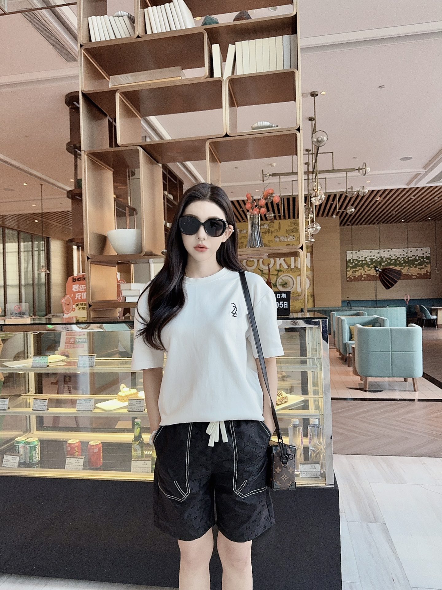 GUCCI/古驰 GG满印老花刺绣短裤 上身效果#