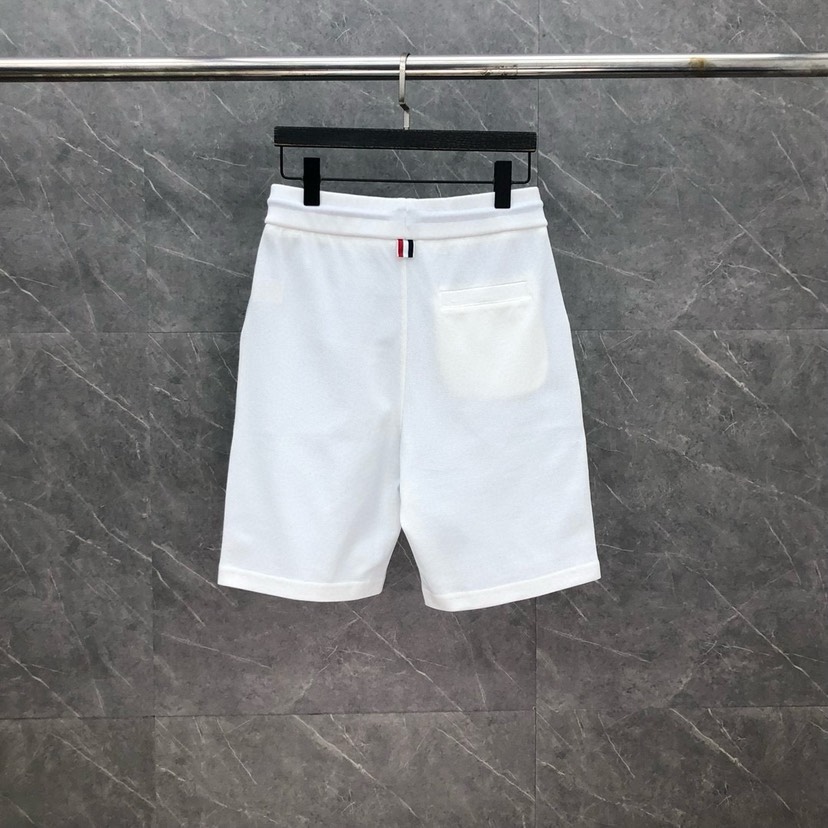 🔥THOM BROWNE 汤姆布朗 TB前后拼色朱地短裤    可配套装\n码数：1-5  颜色：单色\