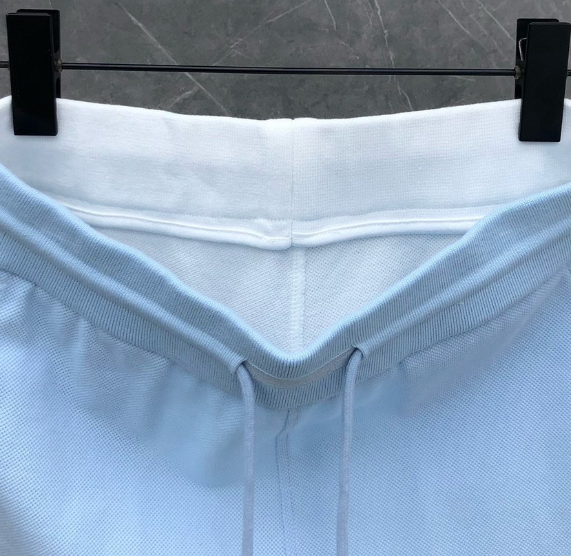 🔥THOM BROWNE 汤姆布朗 TB前后拼色朱地短裤    可配套装\n码数：1-5  颜色：单色\