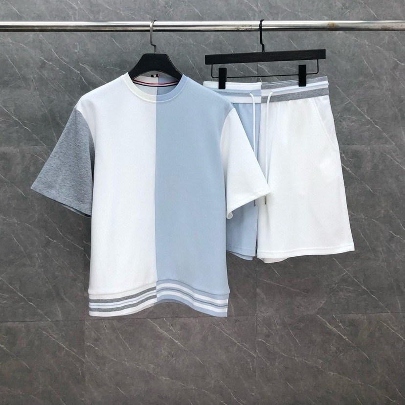 🔥THOM BROWNE 汤姆布朗 TB左右拼平纹短裤\n可配套装\n码数：1-5  颜色：单色\n（下