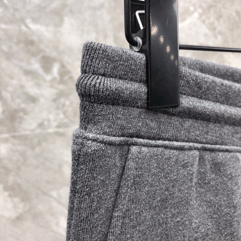 🔥THOM BROWNE 汤姆布朗 TB\n基本款色织卫裤休闲裤  \n\n码数：00-6 颜色：7色\