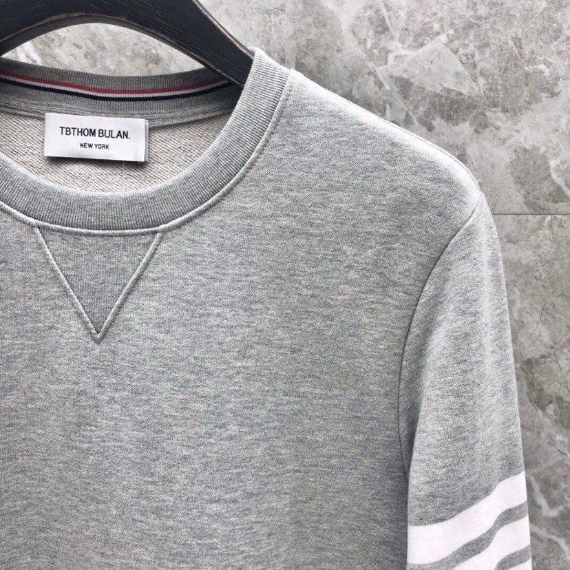 🔥THOM BROWNE 汤姆布朗 TB基本款圆领卫衣，男女同款情侣款\n\n码数：00-6  颜色：6