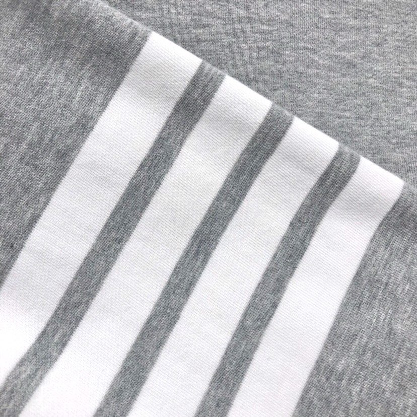🔥THOM BROWNE 汤姆布朗 TB基本款圆领卫衣，男女同款情侣款\n\n码数：00-6  颜色：6