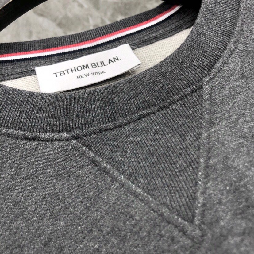 🔥THOM BROWNE 汤姆布朗 TB基本款圆领卫衣，男女同款情侣款 可配套装\n\n码数：00-6 