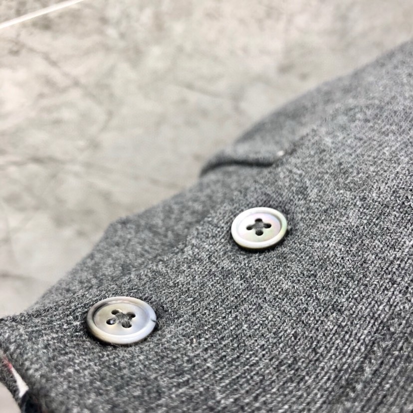 🔥THOM BROWNE 汤姆布朗 TB基本款圆领卫衣，男女同款情侣款 可配套装\n\n码数：00-6 