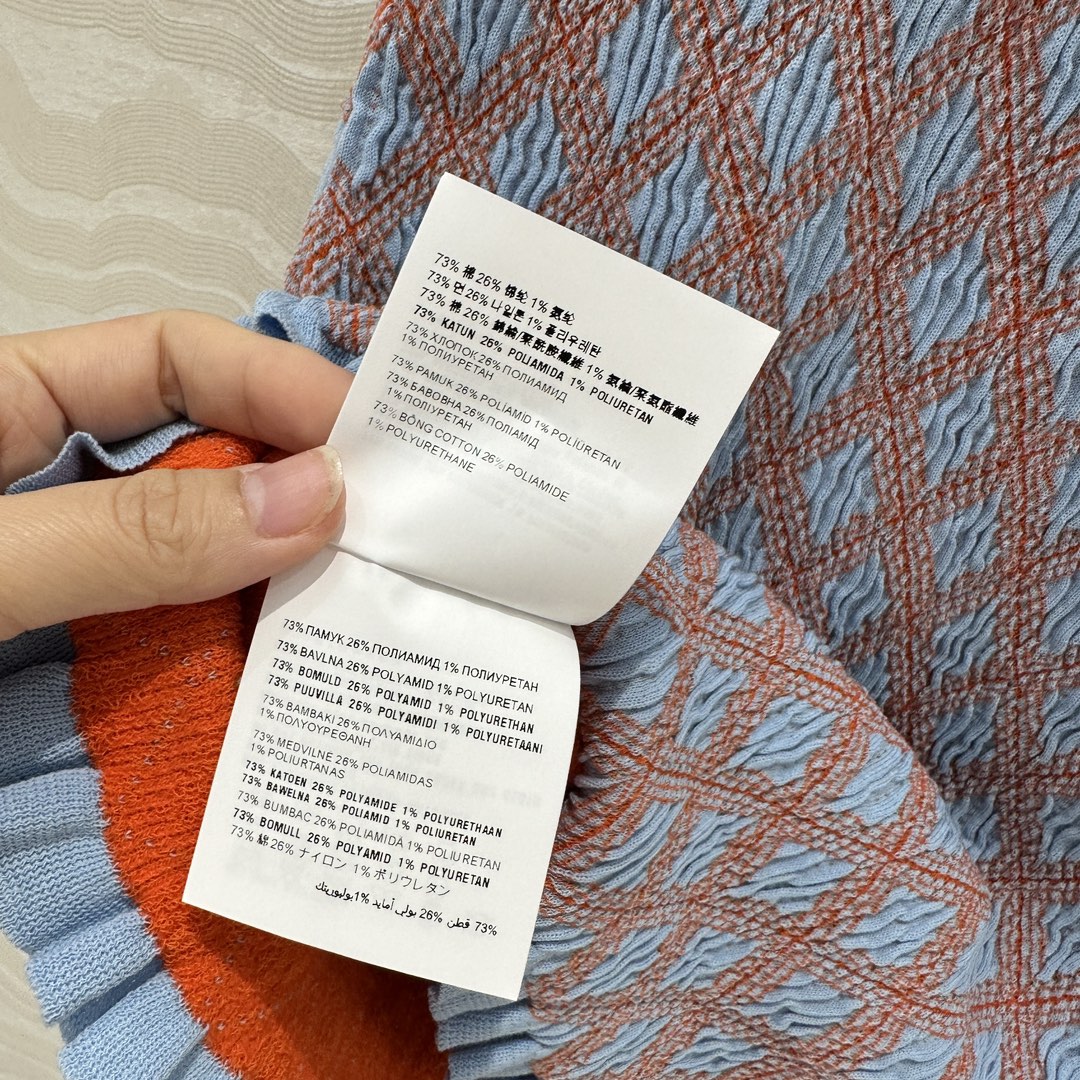 独家首发❤️原单品质，PR时髦尖子生！夏日多巴胺蓝橙配色包臀长半裙！瑞士机勾针木耳褶菱格设计！减龄气质经