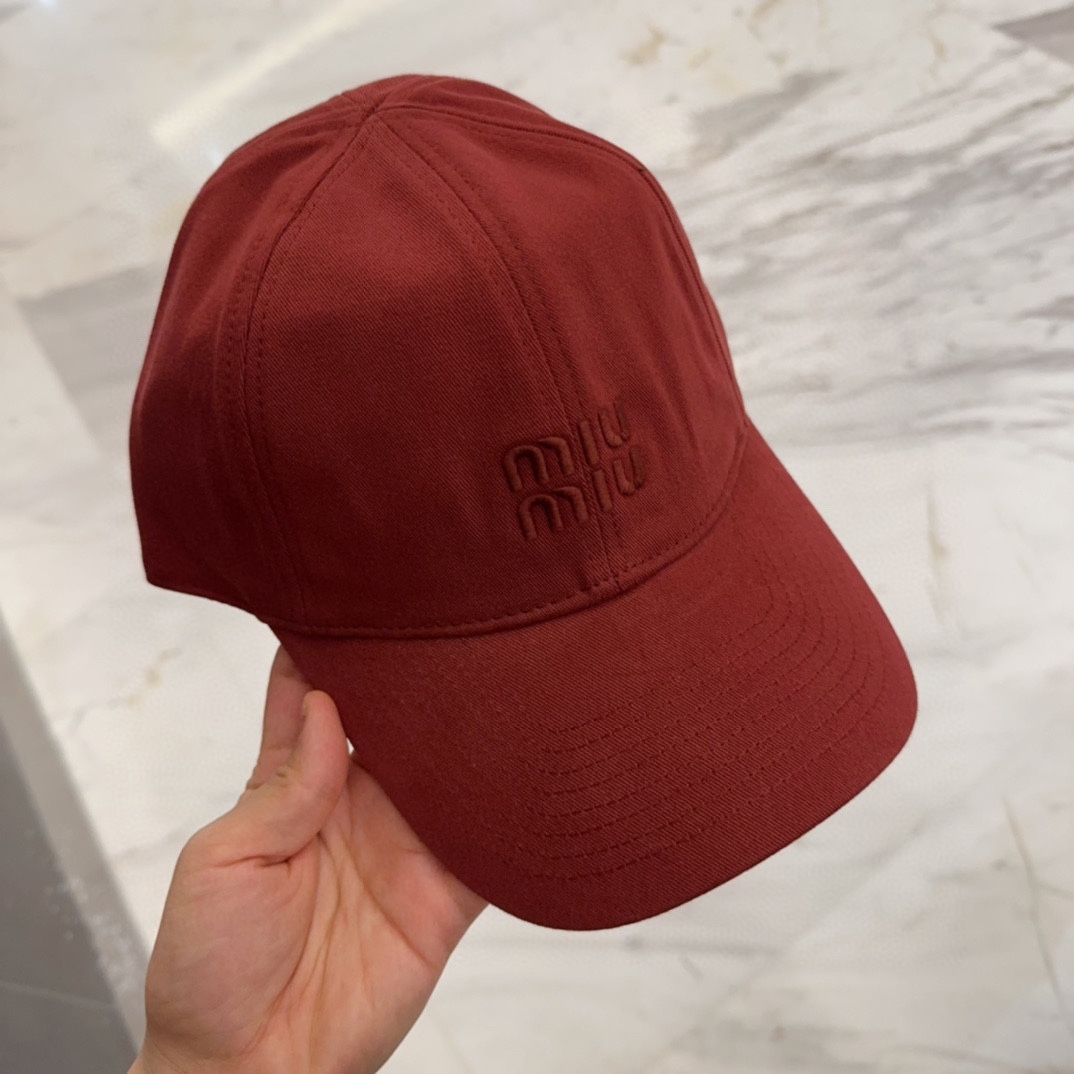 

【Miumiu缪缪】新款订单款刺绣棒球帽🧢大牌款超好搭配，赶紧入手！