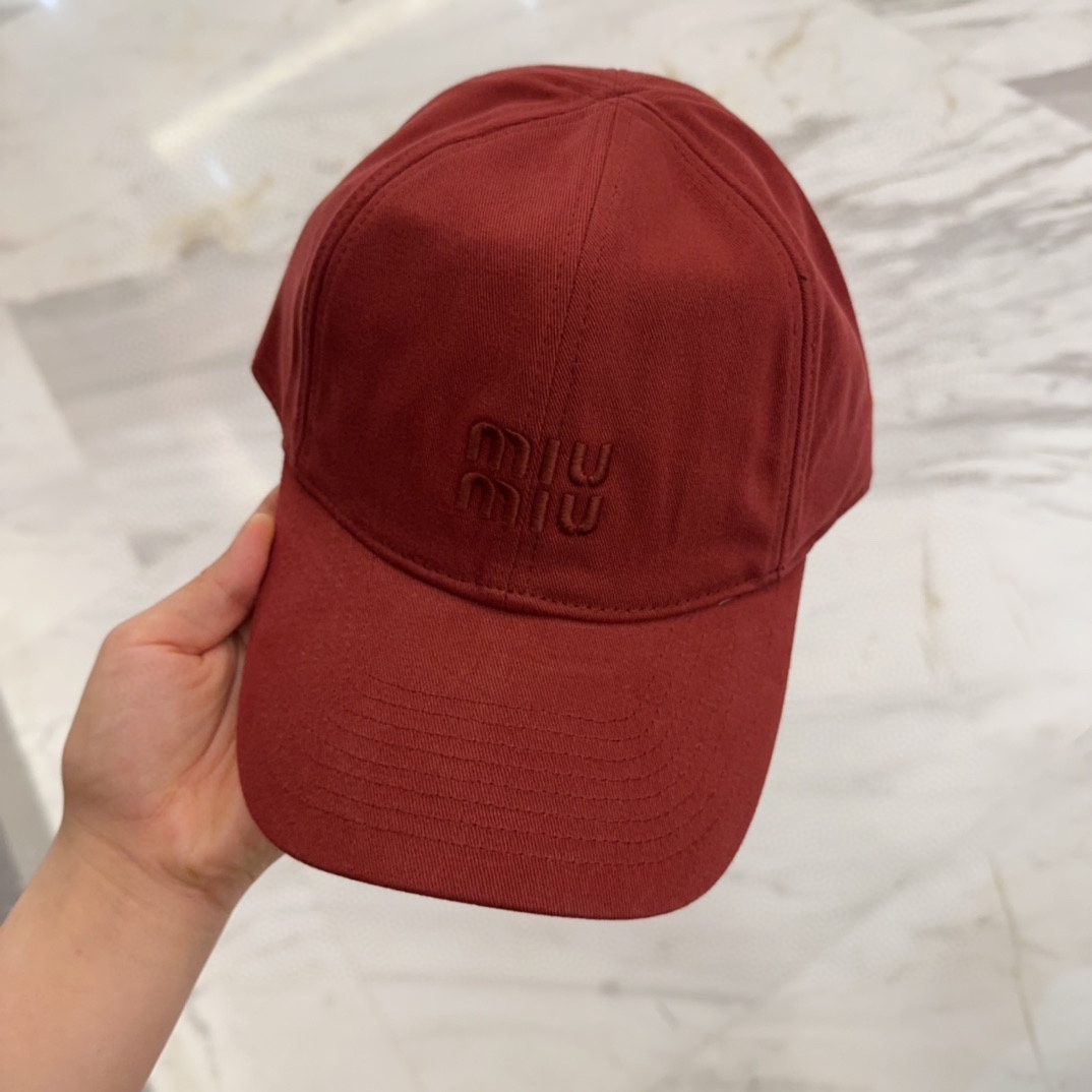

【Miumiu缪缪】新款订单款刺绣棒球帽🧢大牌款超好搭配，赶紧入手！