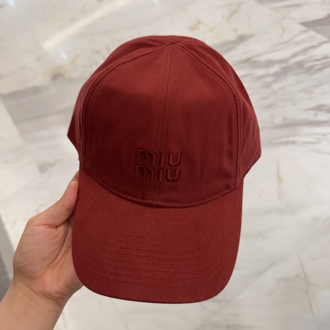 

【Miumiu缪缪】新款订单款刺绣棒球帽🧢大牌款超好搭配，赶紧入手！