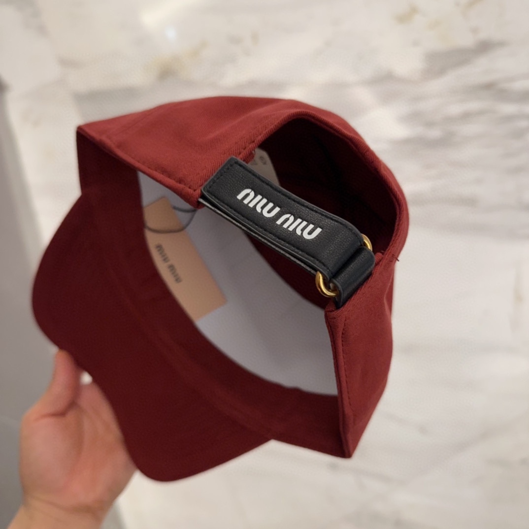 

【Miumiu缪缪】新款订单款刺绣棒球帽🧢大牌款超好搭配，赶紧入手！