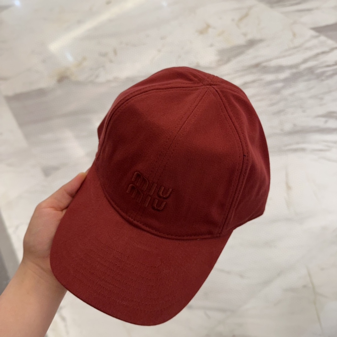 

【Miumiu缪缪】新款订单款刺绣棒球帽🧢大牌款超好搭配，赶紧入手！