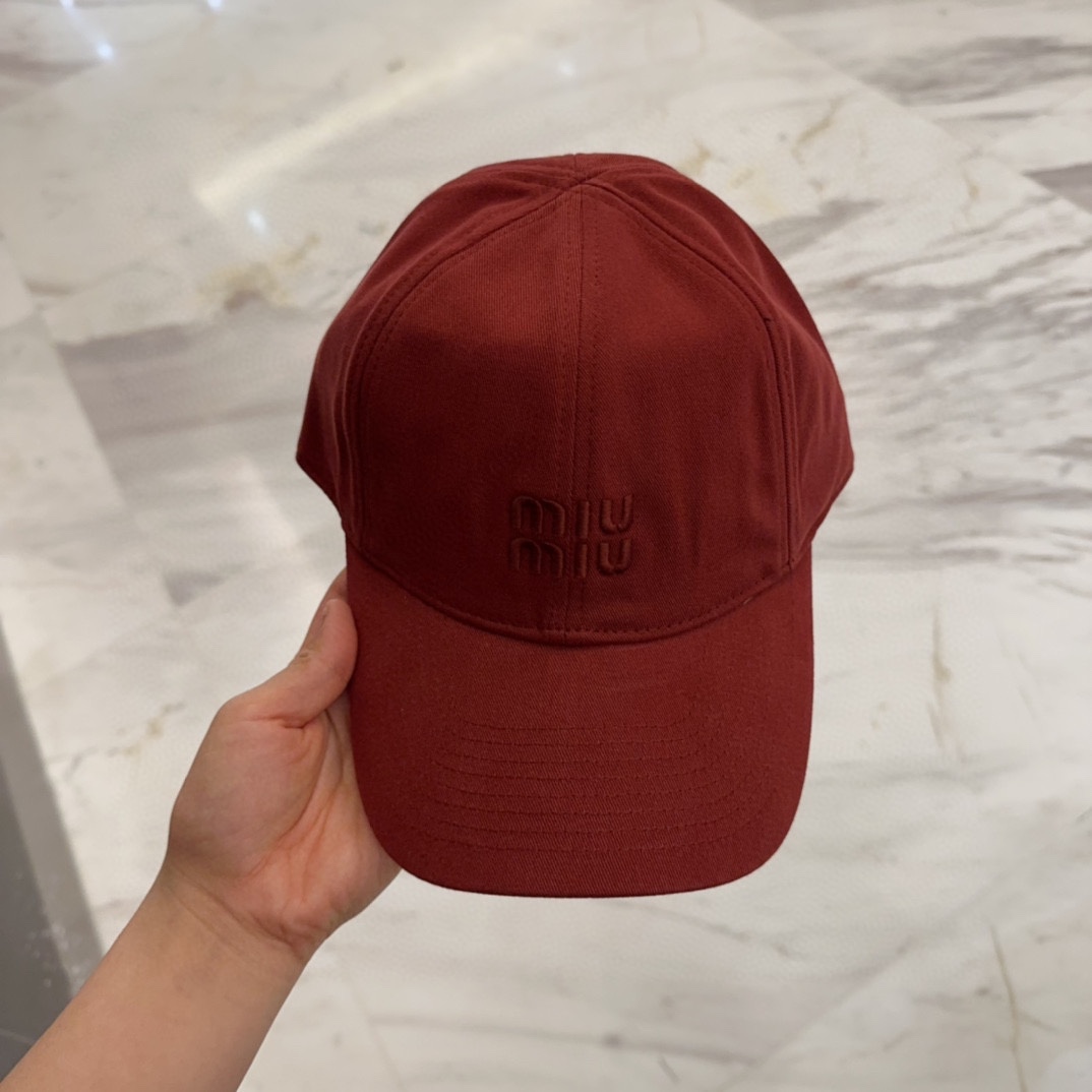

【Miumiu缪缪】新款订单款刺绣棒球帽🧢大牌款超好搭配，赶紧入手！