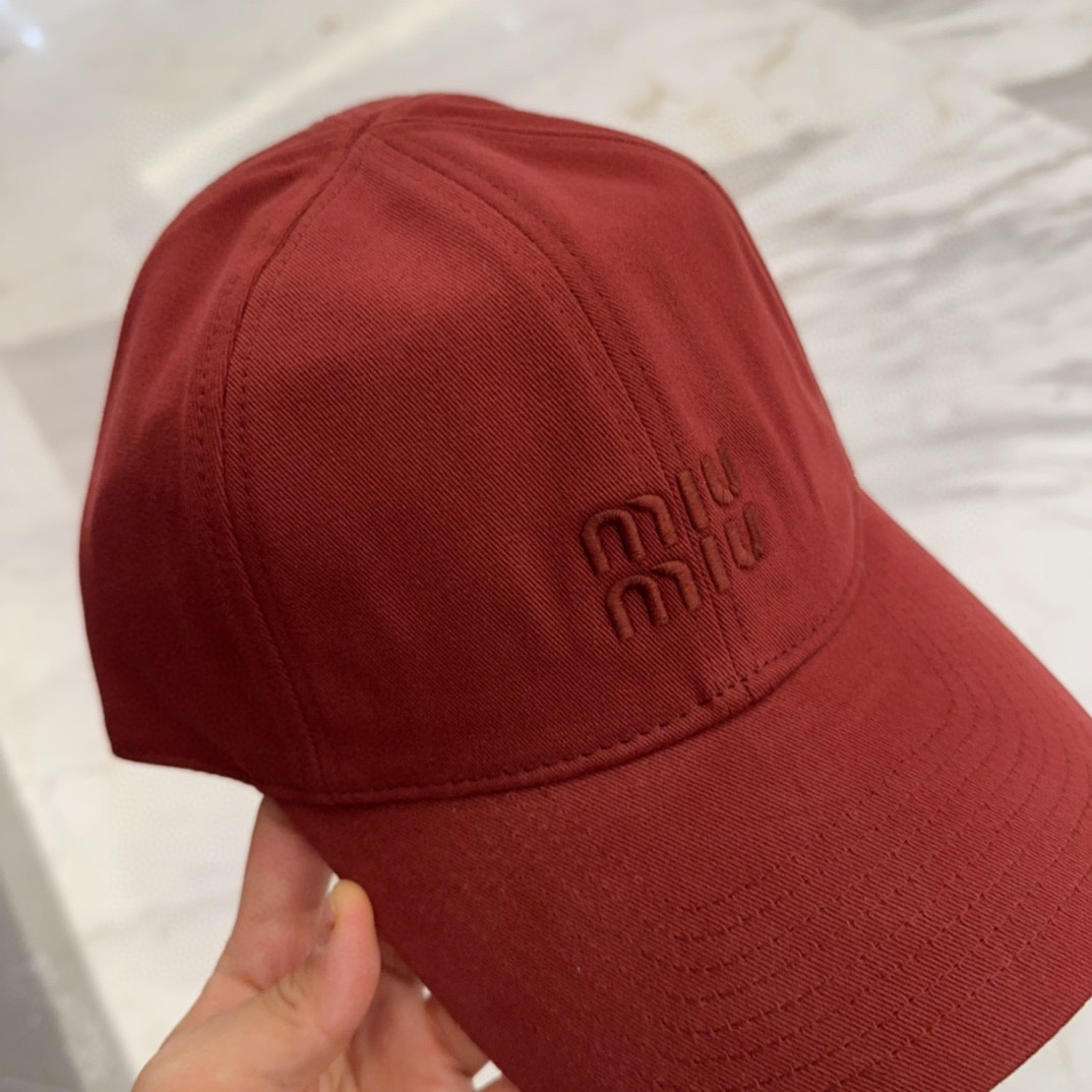 

【Miumiu缪缪】新款订单款刺绣棒球帽🧢大牌款超好搭配，赶紧入手！