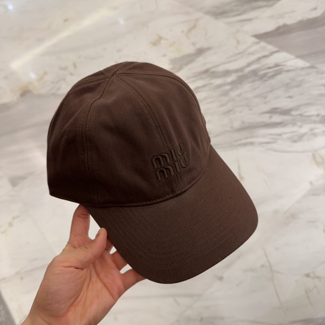 

【Miumiu缪缪】新款订单款刺绣棒球帽🧢大牌款超好搭配，赶紧入手！
