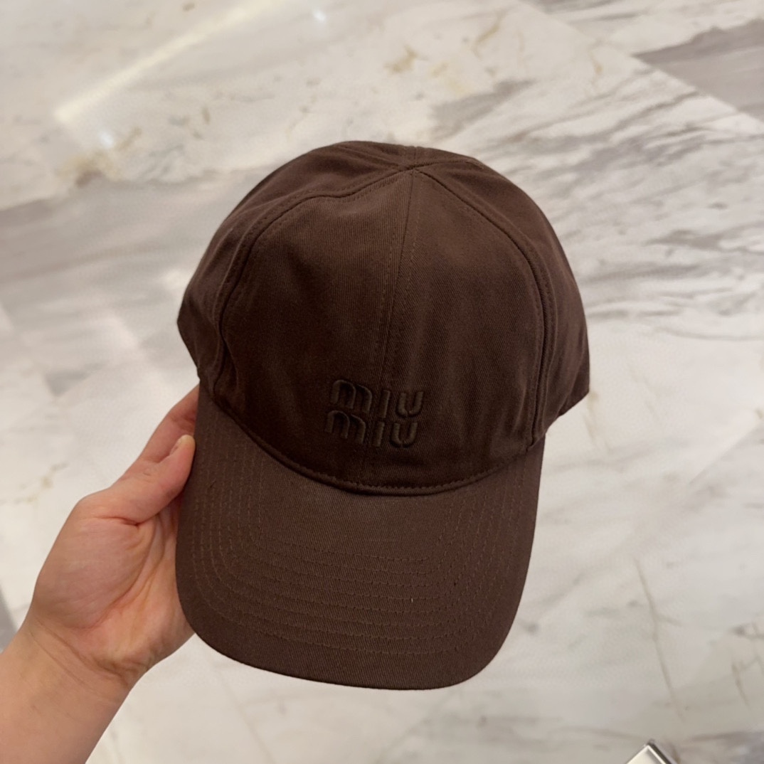 

【Miumiu缪缪】新款订单款刺绣棒球帽🧢大牌款超好搭配，赶紧入手！