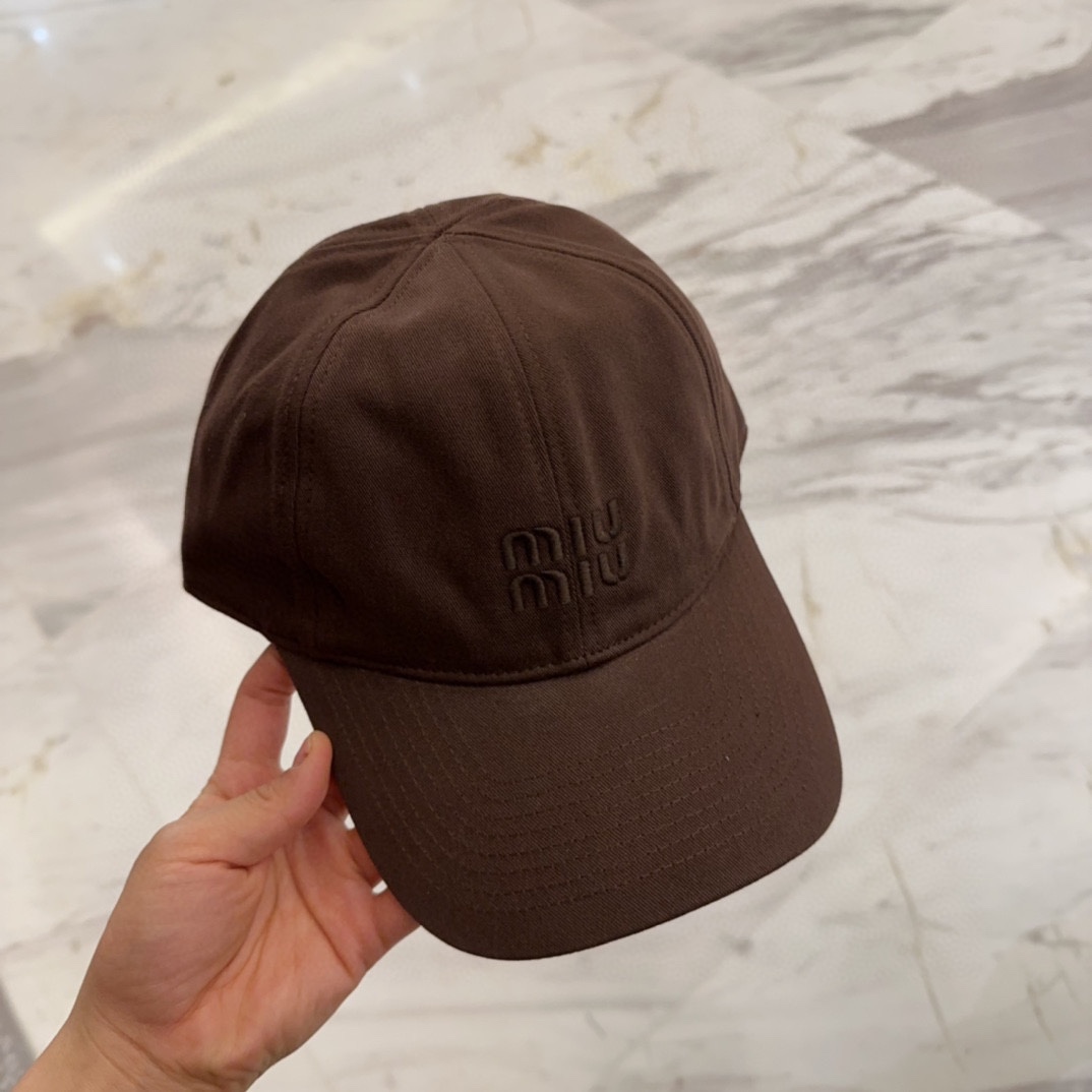 

【Miumiu缪缪】新款订单款刺绣棒球帽🧢大牌款超好搭配，赶紧入手！
