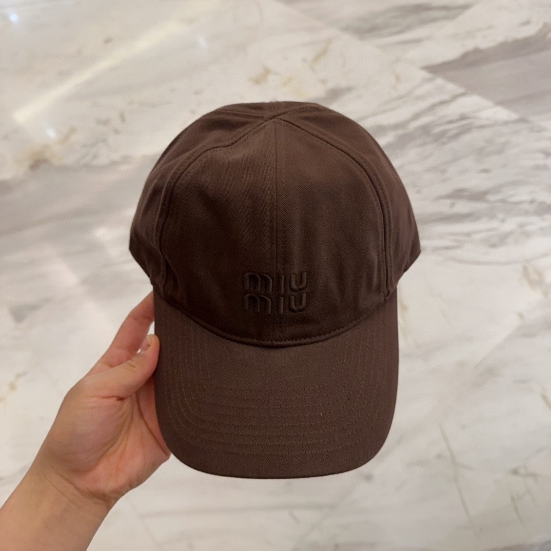 

【Miumiu缪缪】新款订单款刺绣棒球帽🧢大牌款超好搭配，赶紧入手！
