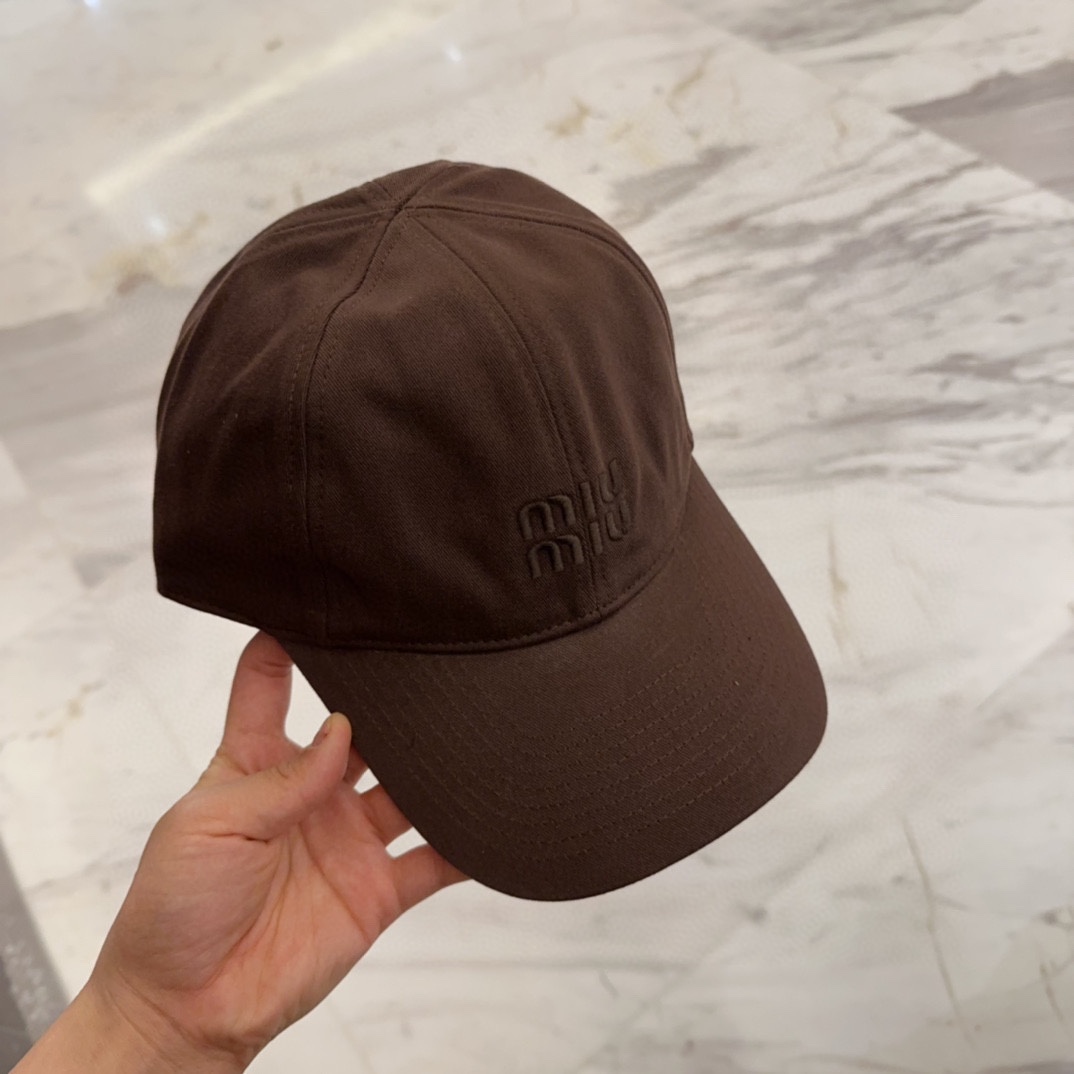 

【Miumiu缪缪】新款订单款刺绣棒球帽🧢大牌款超好搭配，赶紧入手！