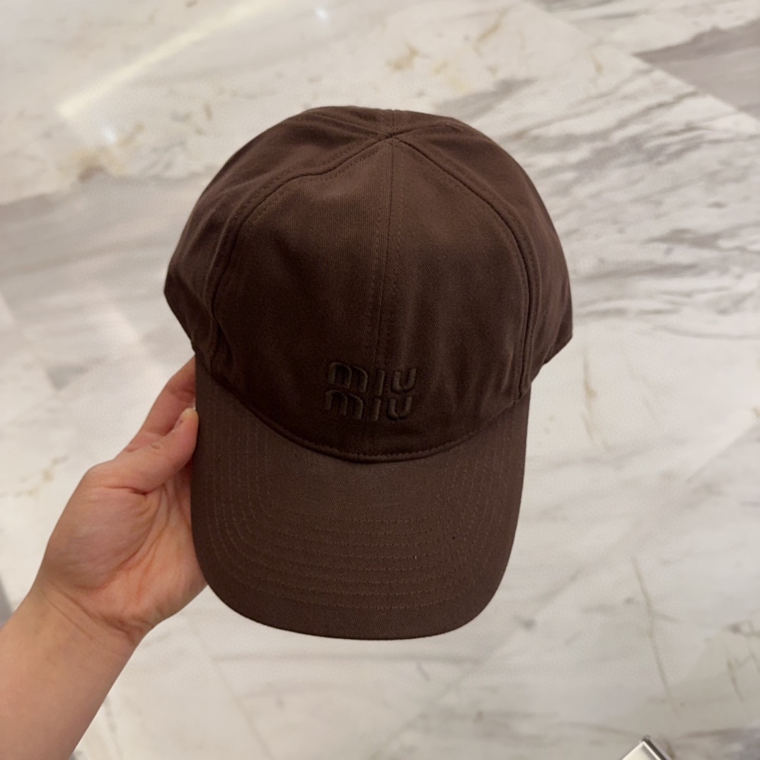 

【Miumiu缪缪】新款订单款刺绣棒球帽🧢大牌款超好搭配，赶紧入手！