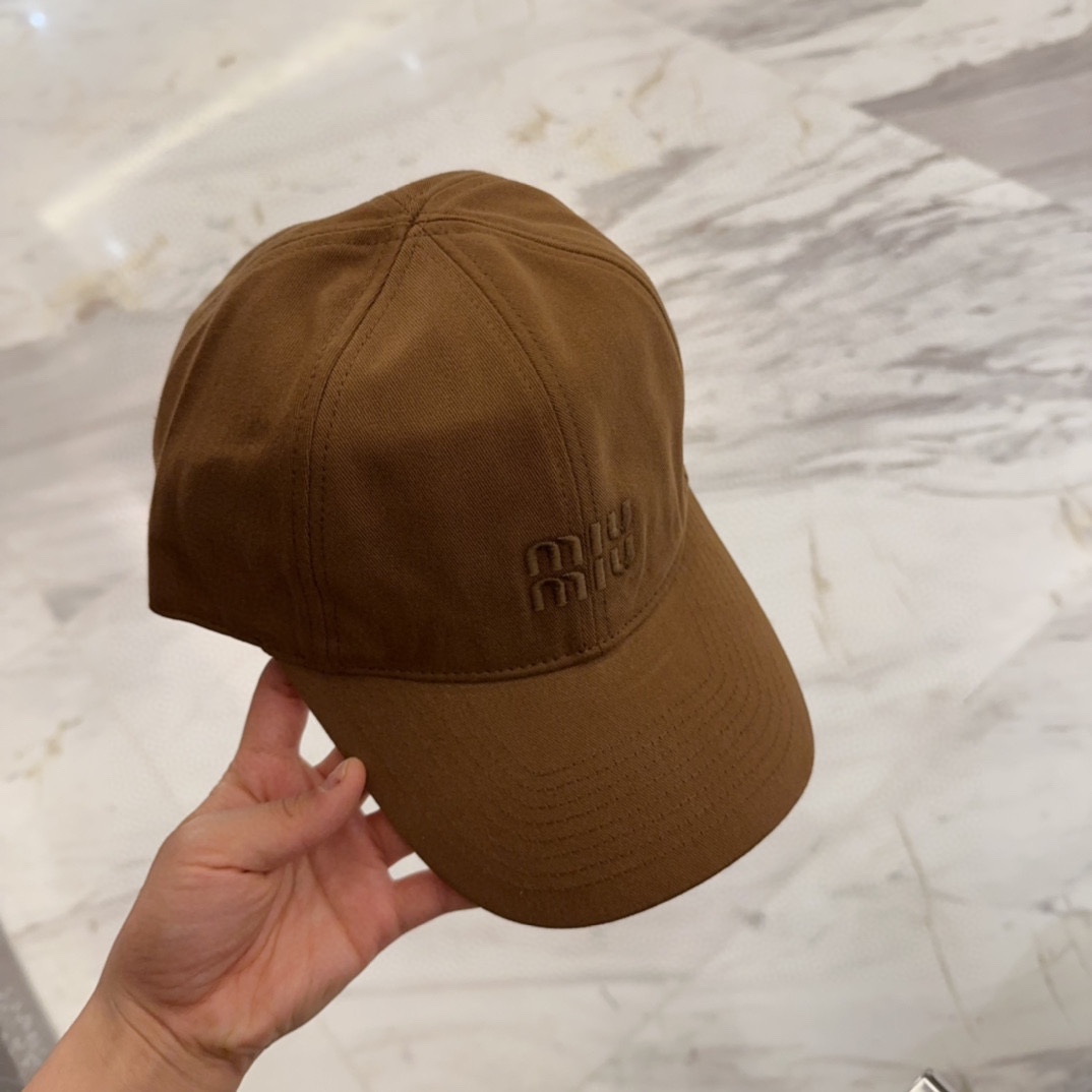 

【Miumiu缪缪】新款订单款刺绣棒球帽🧢大牌款超好搭配，赶紧入手！