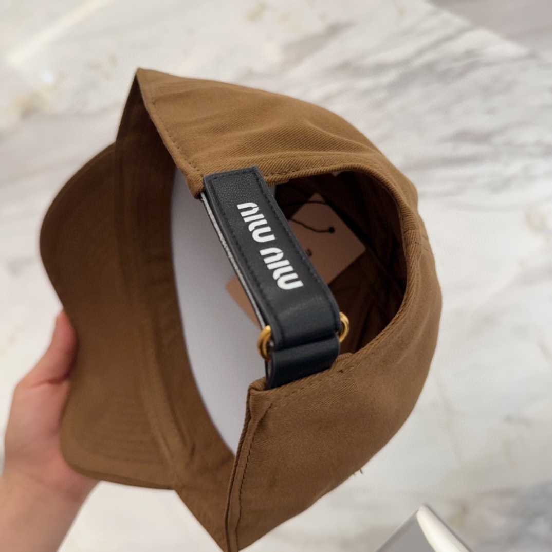 

【Miumiu缪缪】新款订单款刺绣棒球帽🧢大牌款超好搭配，赶紧入手！