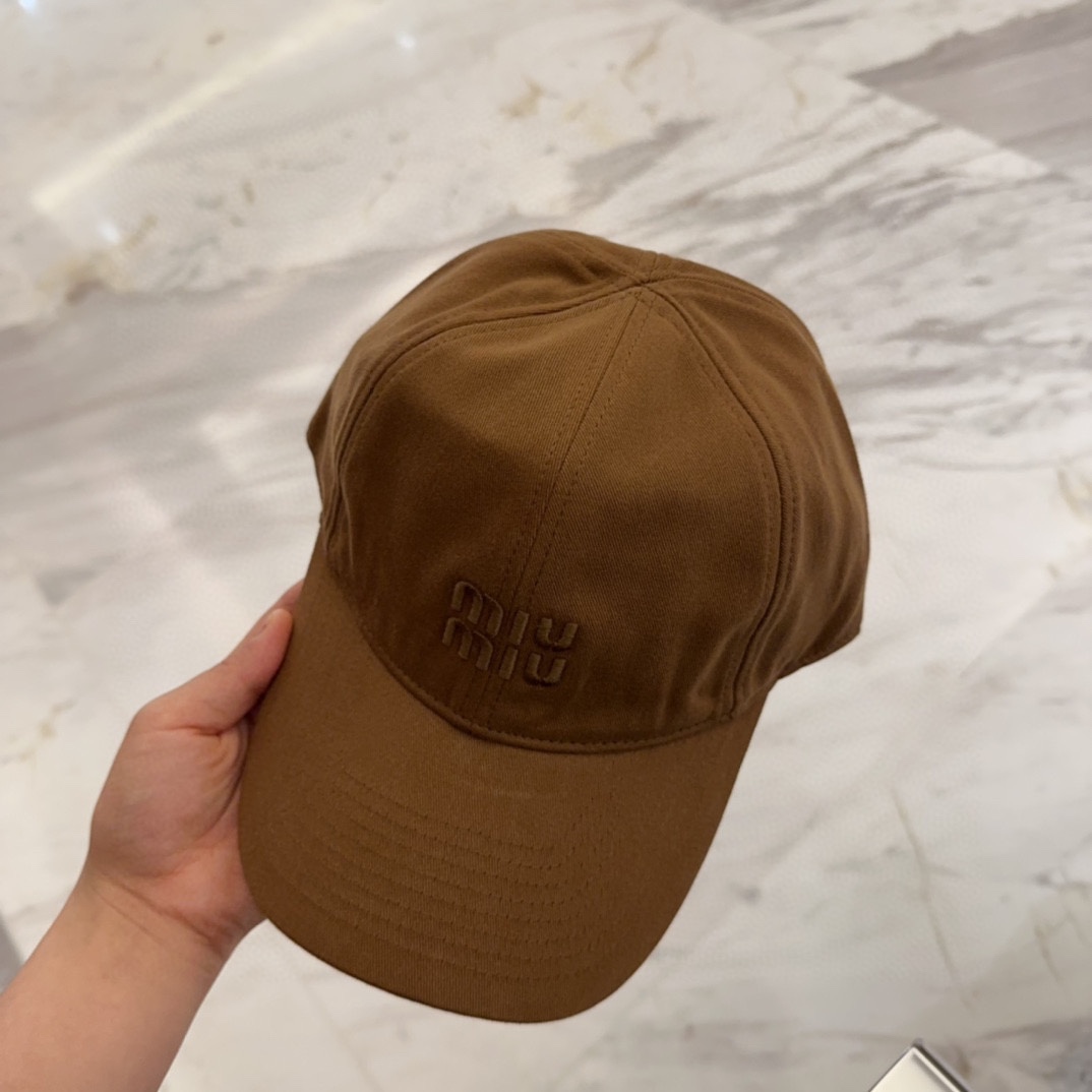 

【Miumiu缪缪】新款订单款刺绣棒球帽🧢大牌款超好搭配，赶紧入手！