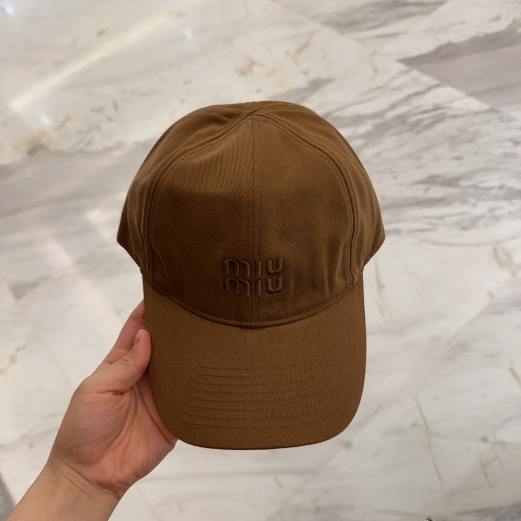 

【Miumiu缪缪】新款订单款刺绣棒球帽🧢大牌款超好搭配，赶紧入手！