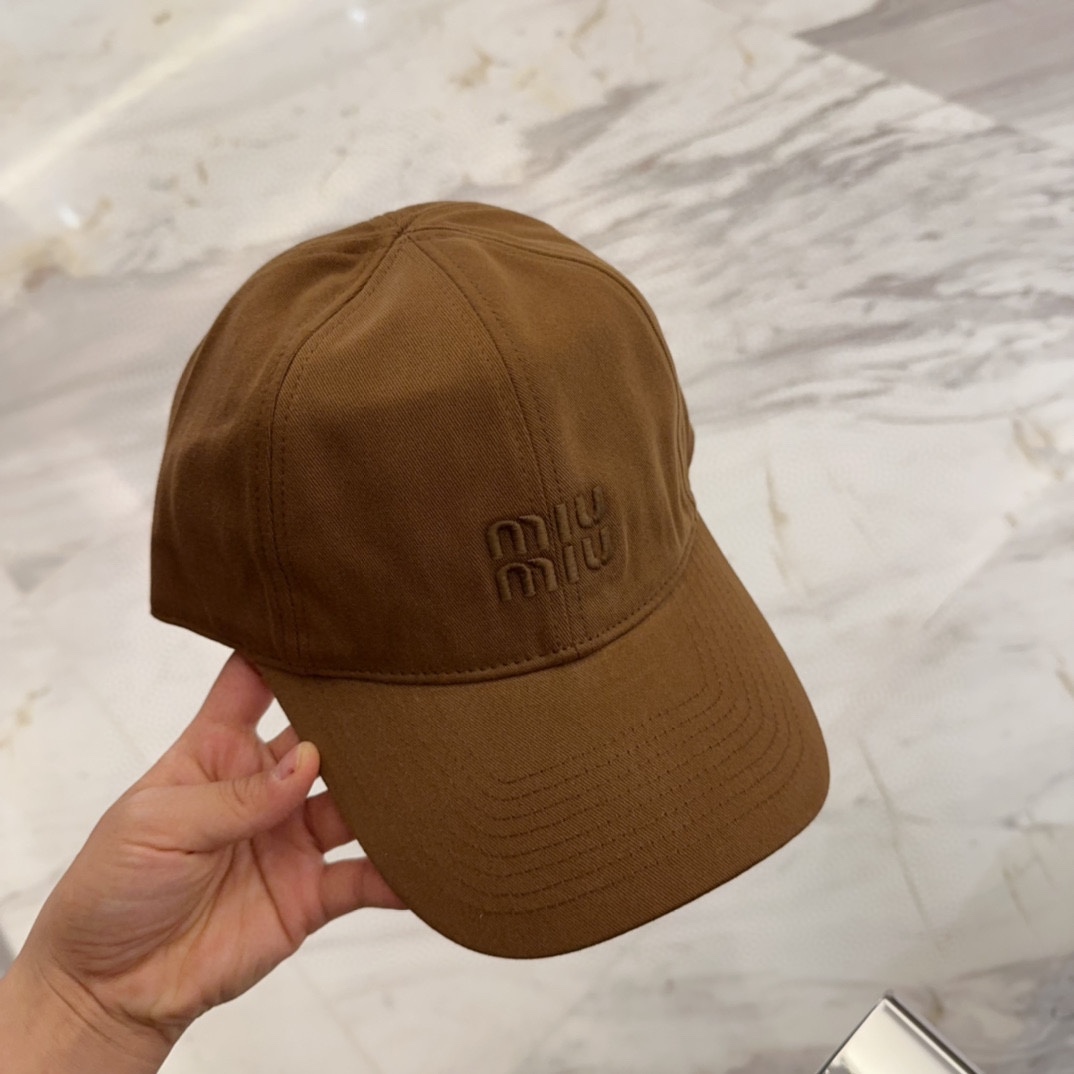 

【Miumiu缪缪】新款订单款刺绣棒球帽🧢大牌款超好搭配，赶紧入手！