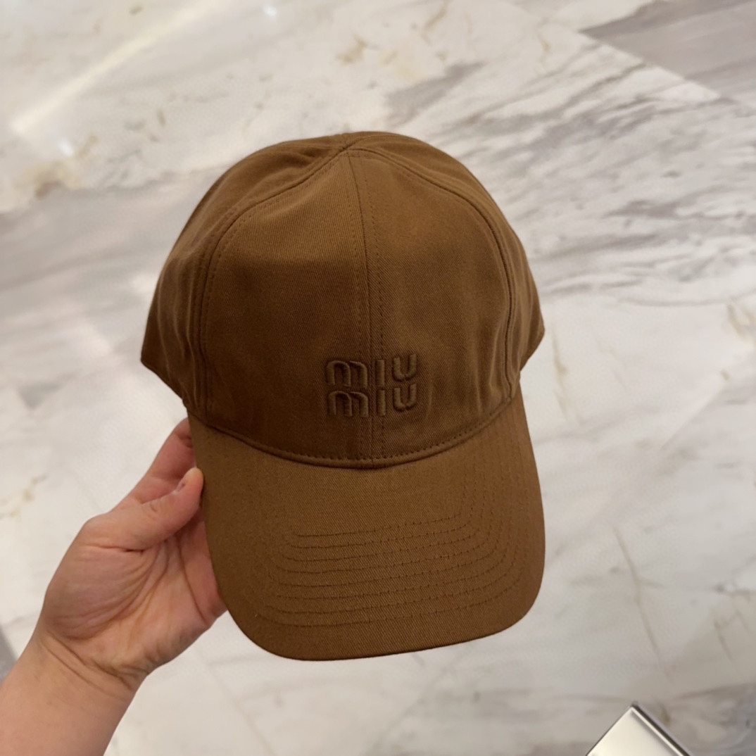 

【Miumiu缪缪】新款订单款刺绣棒球帽🧢大牌款超好搭配，赶紧入手！