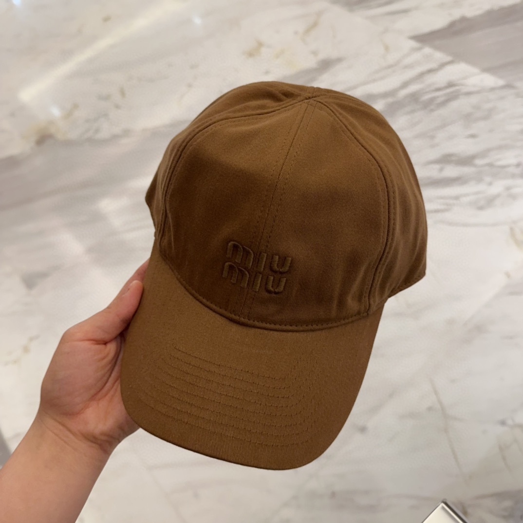

【Miumiu缪缪】新款订单款刺绣棒球帽🧢大牌款超好搭配，赶紧入手！