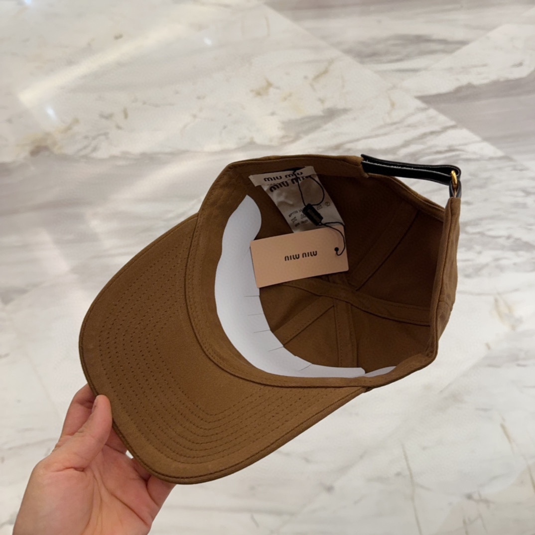 

【Miumiu缪缪】新款订单款刺绣棒球帽🧢大牌款超好搭配，赶紧入手！