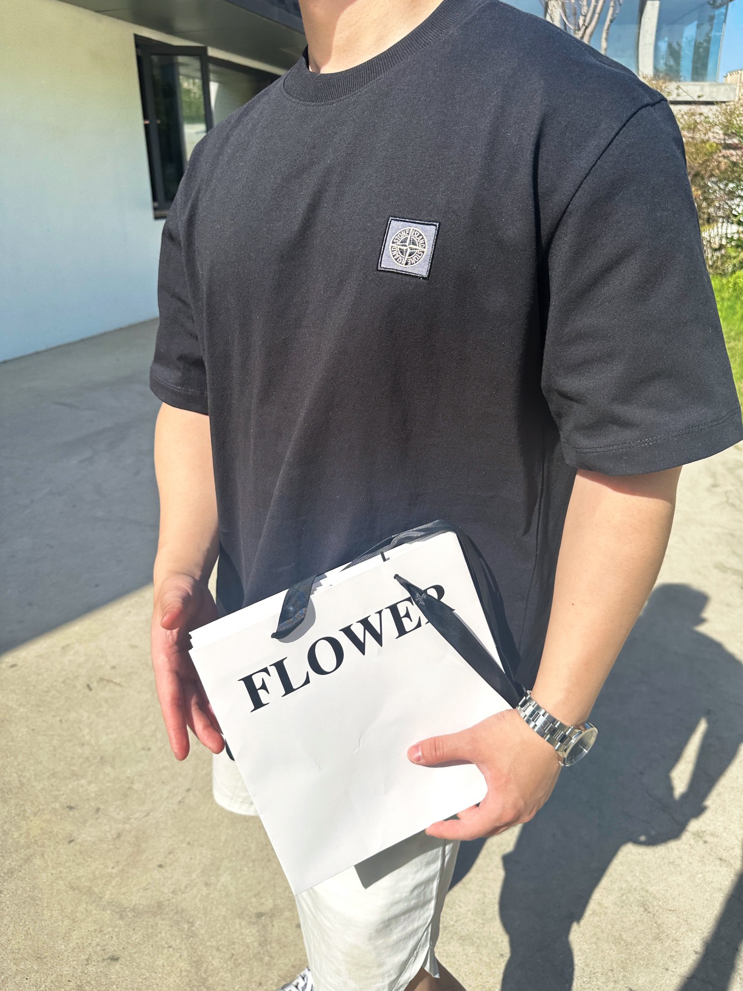 。Stonelsland 徽章贴布绣短袖
定制潮韵双股纤麻棉 细腻平滑 舒适亲肤 高级黑韵 深邃之魅 C