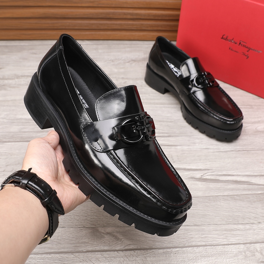 Salvatore Ferragamo Men's Black Leather Loafers with Signature Buckle 5 i1744944776 1281 3