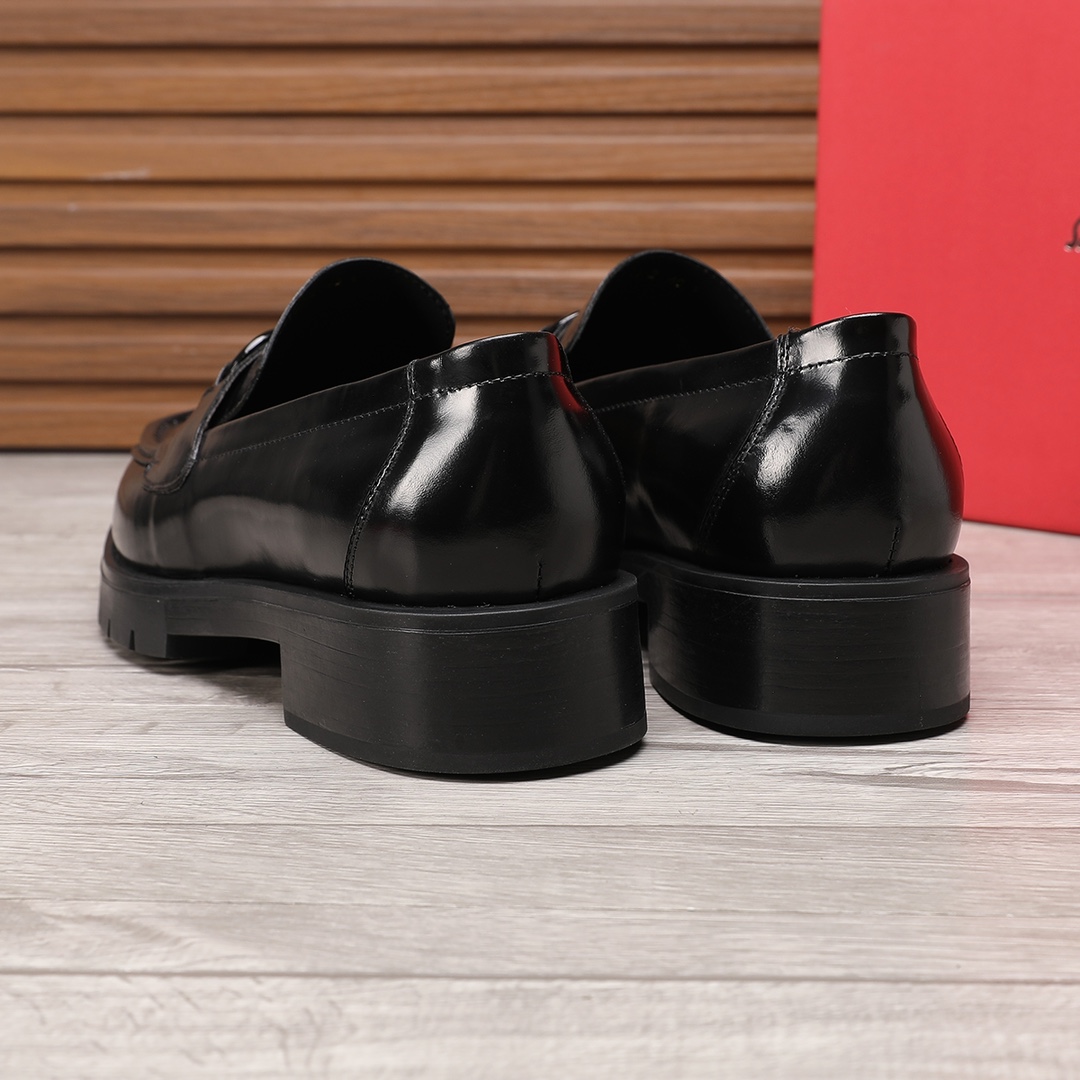 Salvatore Ferragamo Men's Black Leather Loafers with Signature Buckle 9 i1744944776 5316 7