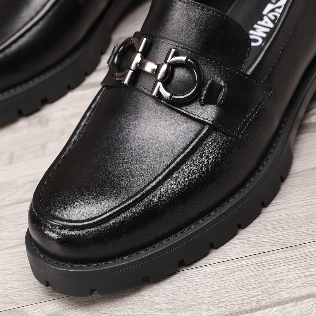 Salvatore Ferragamo Men's Leather Loafers with Metal Buckle - Black 8 i1744944902 1271 6