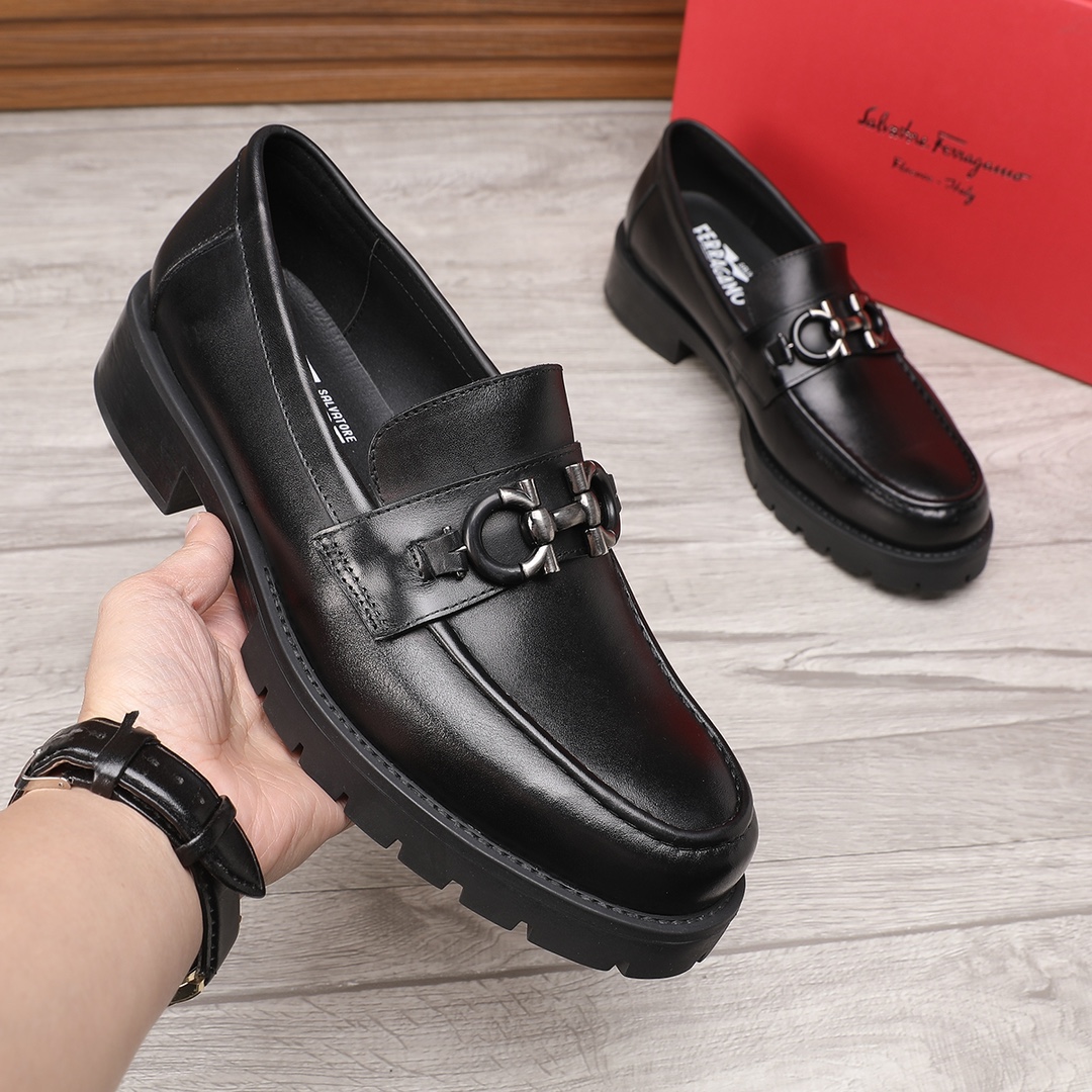 Salvatore Ferragamo Men's Leather Loafers with Metal Buckle - Black 5 i1744944902 5515 3