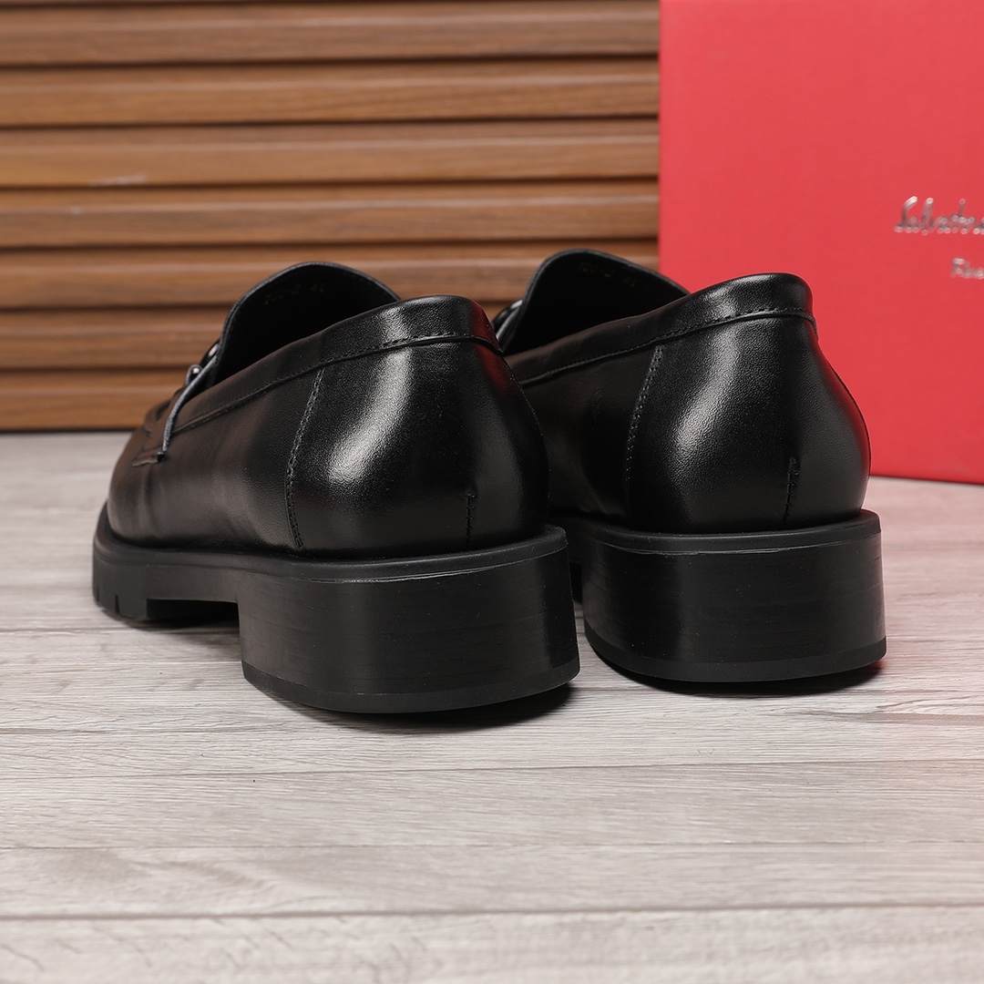 Salvatore Ferragamo Men's Leather Loafers with Metal Buckle - Black 9 i1744944902 7657 7