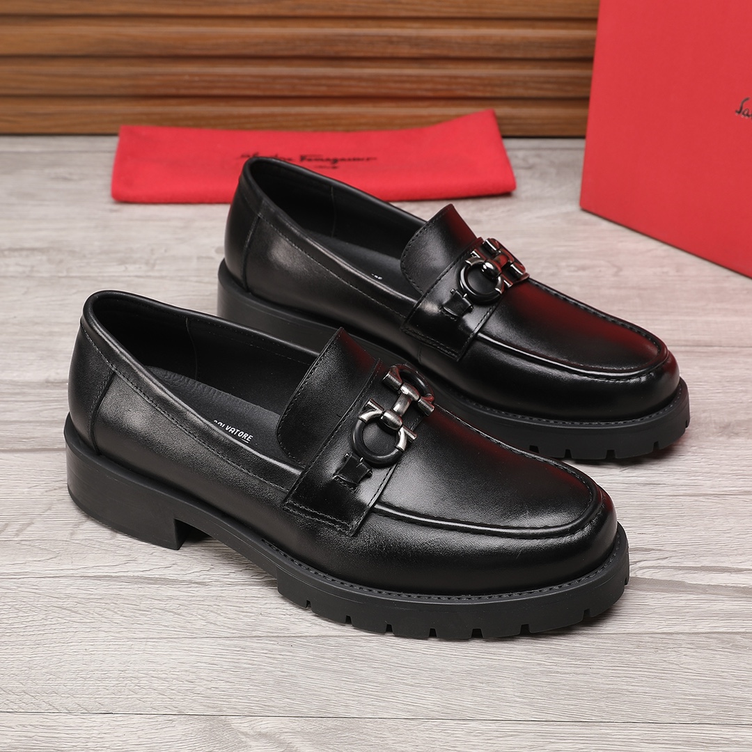 Salvatore Ferragamo Men's Leather Loafers with Metal Buckle - Black 7 i1744944902 9340 5