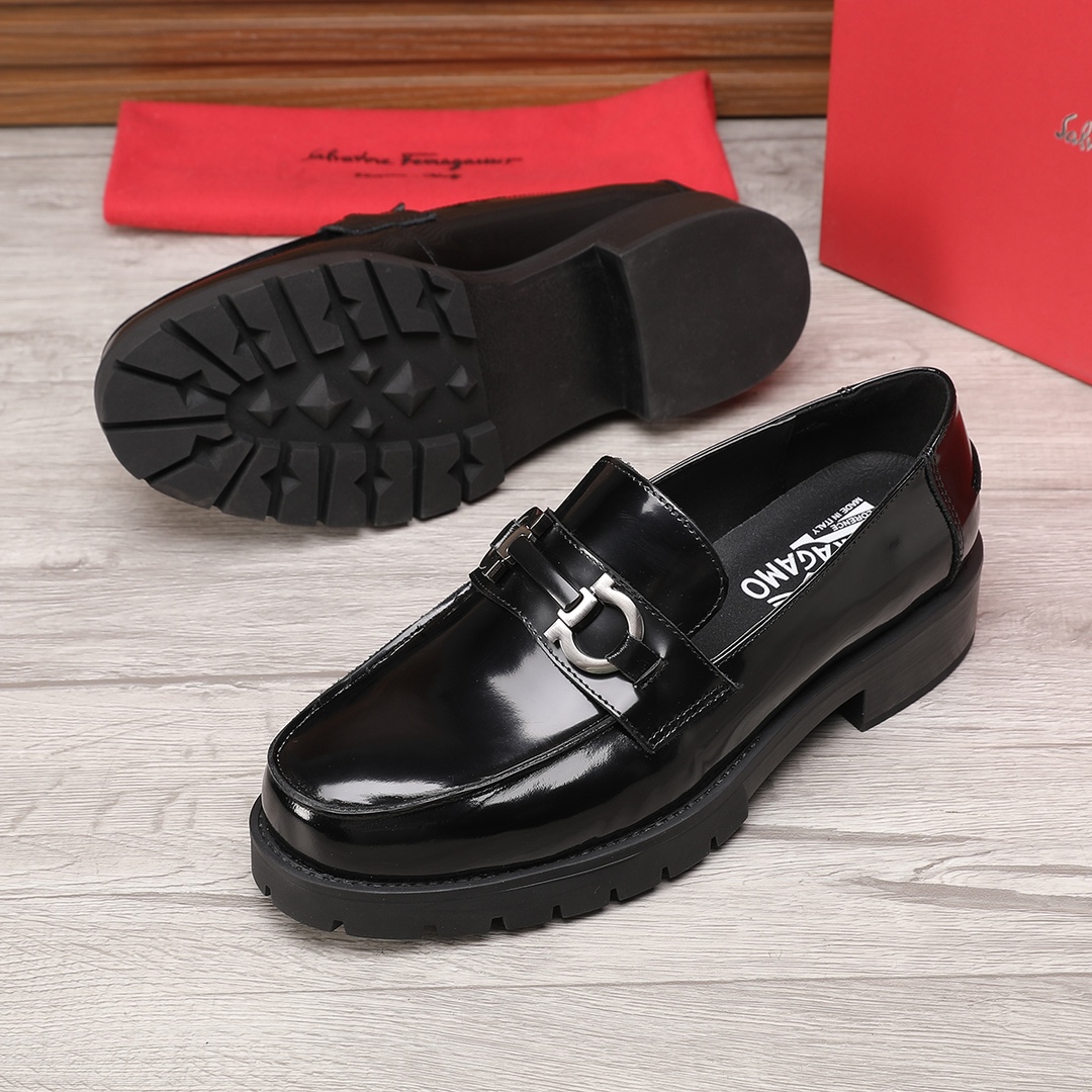 Ferragamo Leather Loafers with Metal Buckle and Rubber Sole in Black 10 i1744944966 1474 8