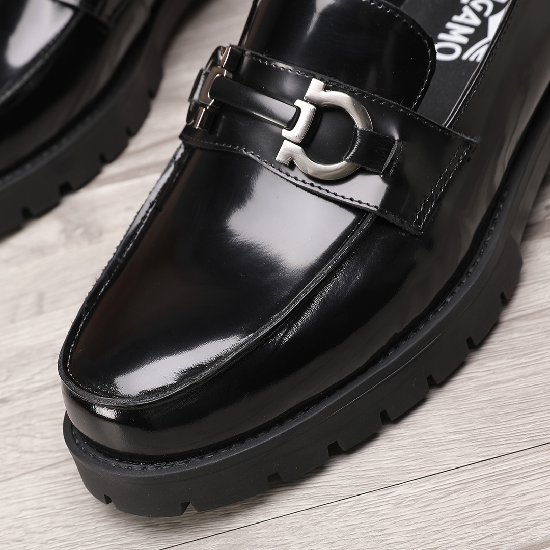 Ferragamo Leather Loafers with Metal Buckle and Rubber Sole in Black 8 i1744944966 2328 6