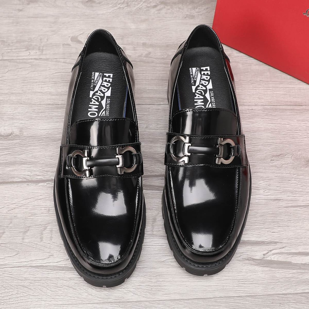 Ferragamo Leather Loafers with Metal Buckle and Rubber Sole in Black 6 i1744944966 3946 4