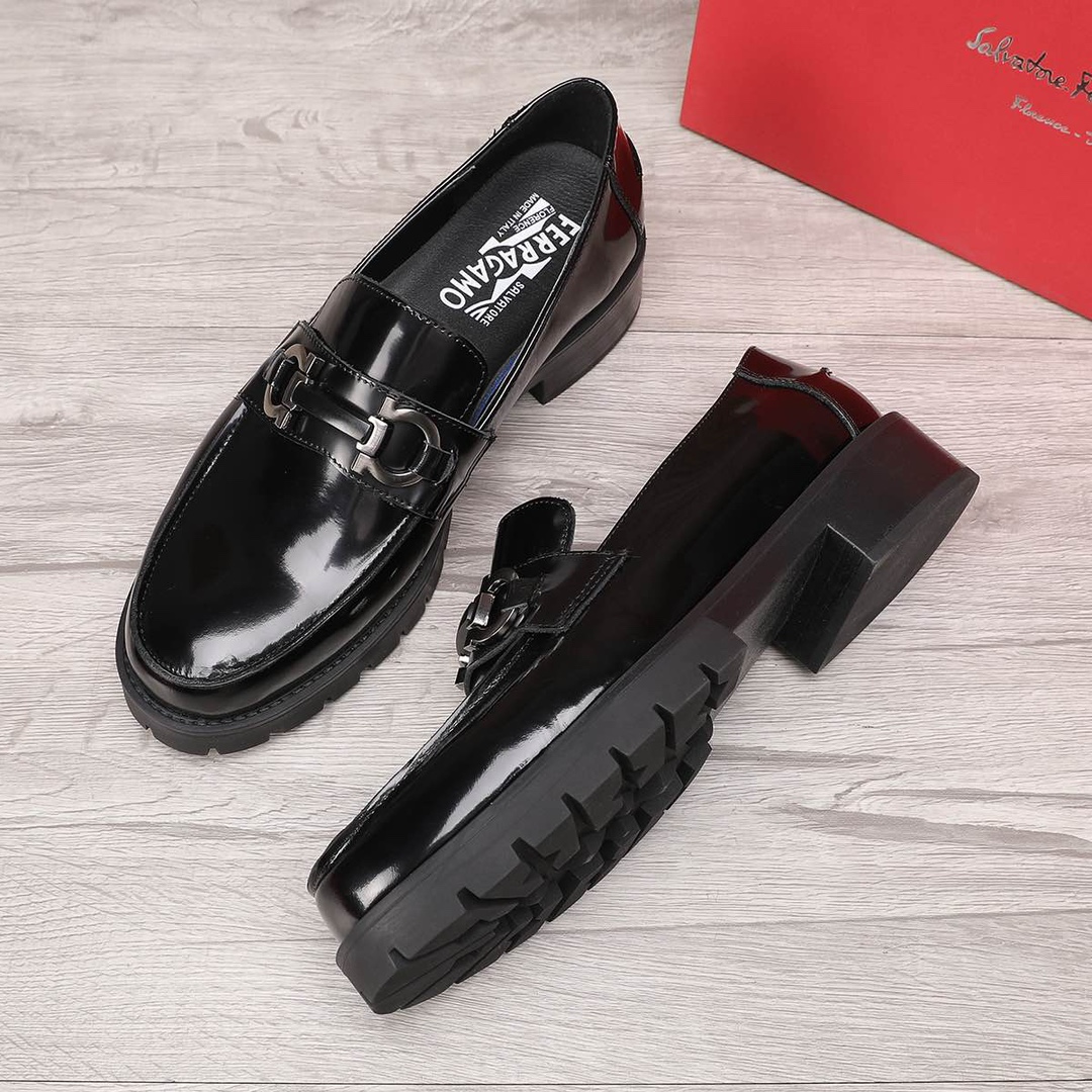 Ferragamo Leather Loafers with Metal Buckle and Rubber Sole in Black 3 i1744944966 4747 1