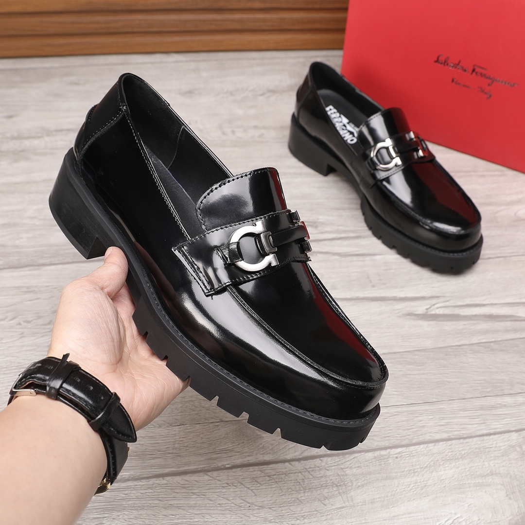 Ferragamo Leather Loafers with Metal Buckle and Rubber Sole in Black 5 i1744944966 6530 3