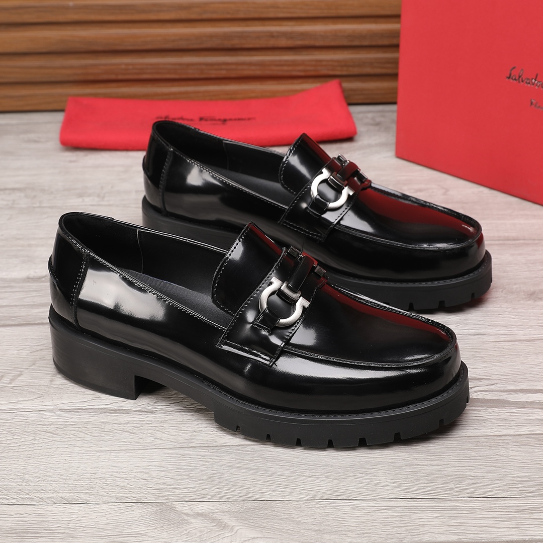 Ferragamo Leather Loafers with Metal Buckle and Rubber Sole in Black 7 i1744944966 9284 5