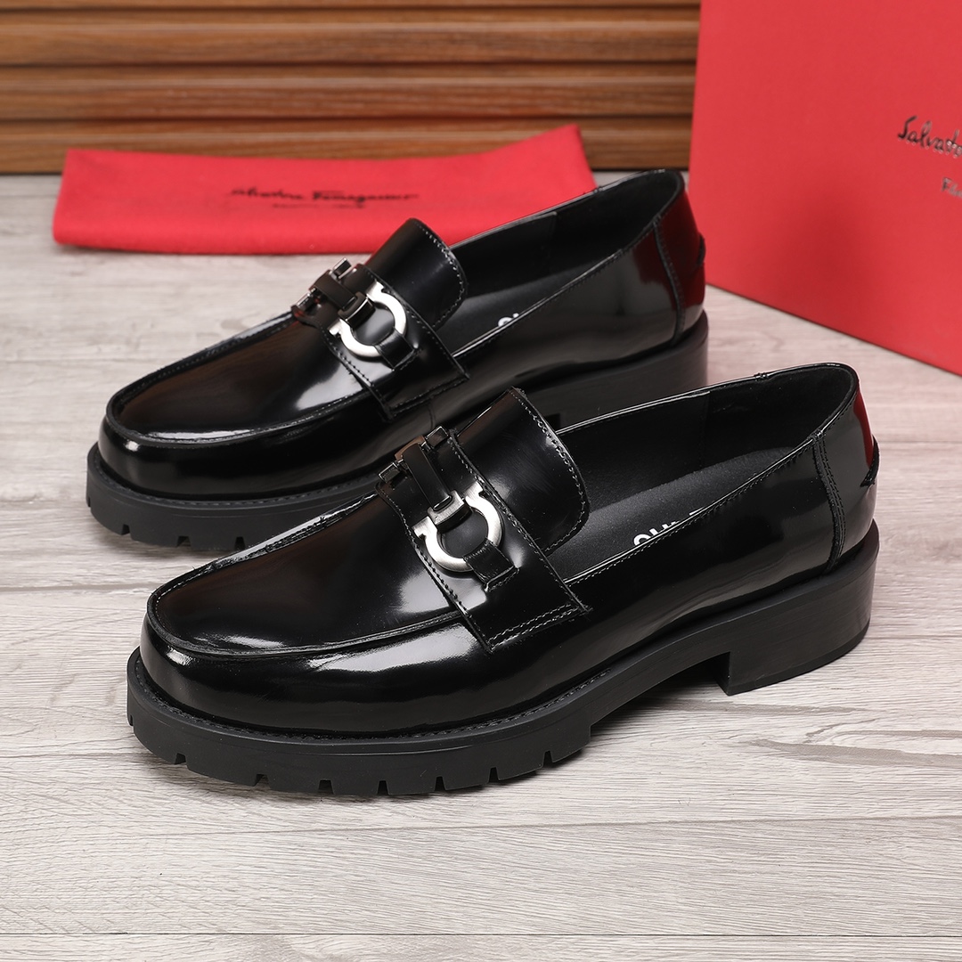 Ferragamo Leather Loafers with Metal Buckle and Rubber Sole in Black 4 i1744944966 9966 2